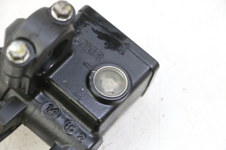 photo de MASTERCYLINDER FRENO POSTERIORE HONDA FES S-WING SWING ABS 125 (2007 - 2015) - Primo piano tecnico