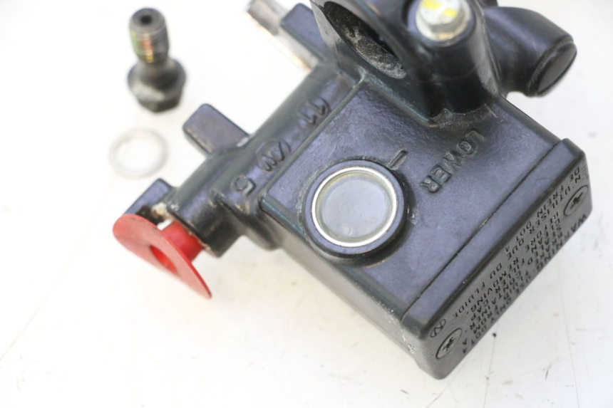 photo de POMPA FRENO POSTERIORE HONDA FORZA 125 (2015 - 2016) - Primo piano tecnico