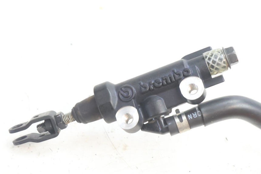 photo de CILINDRO MAESTRO FRENO POSTERIORE YAMAHA FZ8 800 (2010 - 2016) - Dettagli dei punti di fissaggio