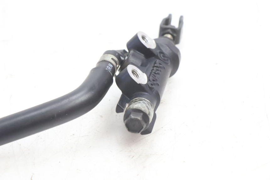 photo de CILINDRO MAESTRO FRENO POSTERIORE YAMAHA FZ8 800 (2010 - 2016) - Marcature e riferimenti originali