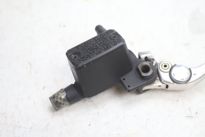 photo de MASTERCYLINDER FRENO POSTERIORE GILERA GP 800 (2007 - 2013) - Dettagli dei punti di fissaggio