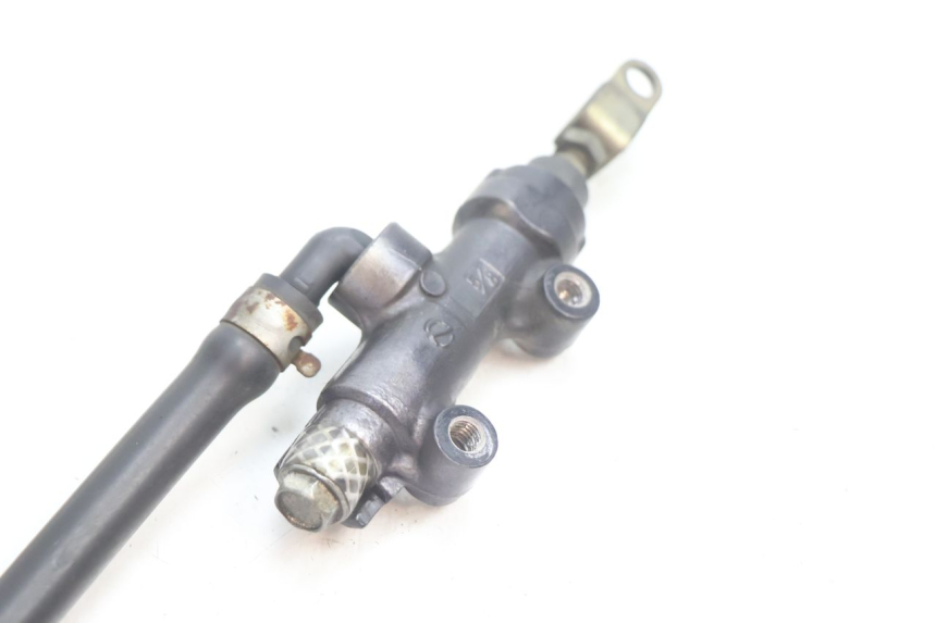 photo de POMPA FRENO POSTERIORE KAWASAKI GPX F ZX750F 750 (1986 - 1990) - Primo piano tecnico