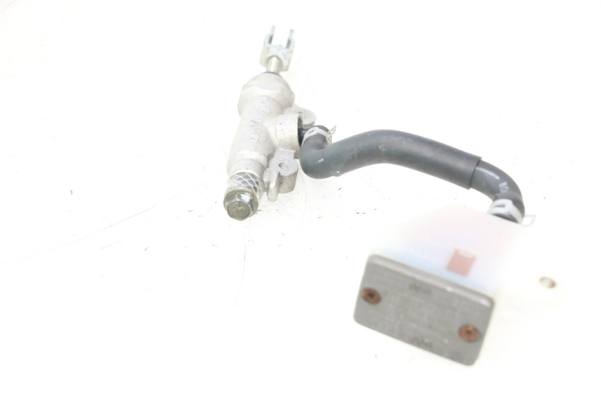 photo de CILINDRO PRINCIPALE FRENO POSTERIORE SUZUKI GSR 600 (2005 - 2012) - Altra angolazione