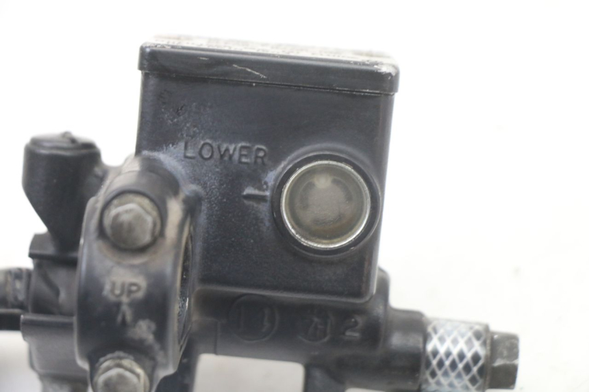 photo de MASTERCYLINDER FRENO POSTERIORE HONDA FES S-WING SWING ABS 125 (2007 - 2015) - Primo piano tecnico