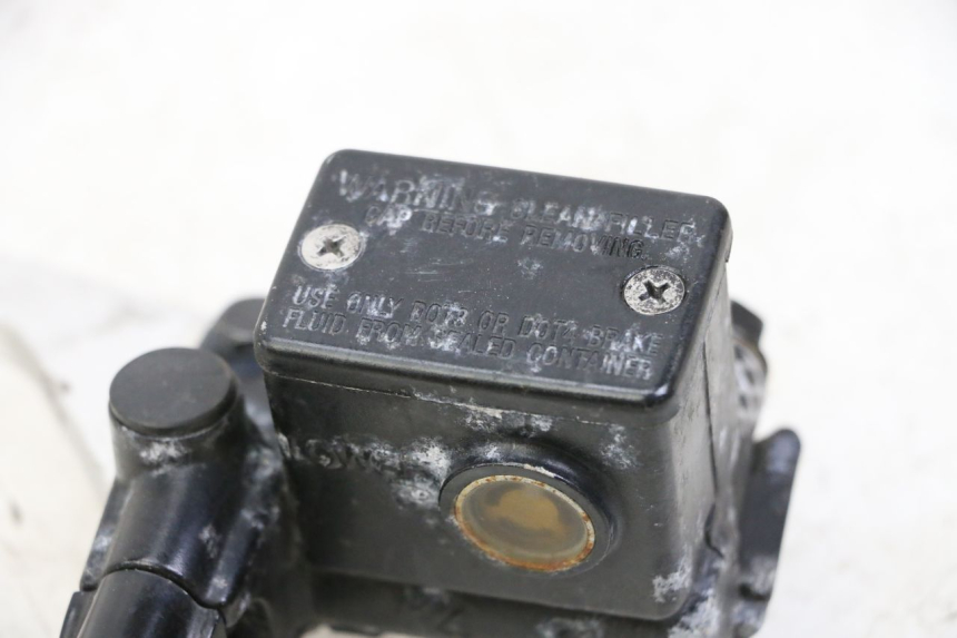 photo de POMPA FRENO POSTERIORE SYM JOYMAX 125 (2010 - 2017) - Dettagli dei punti di fissaggio