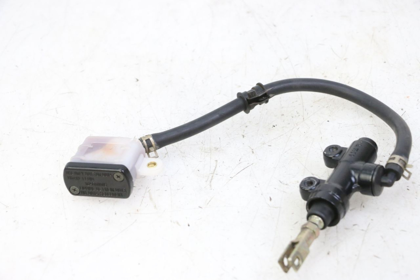 photo de MASTRO CILINDRO FRENO POSTERIORE KIDEN KD125-G 125 (2018 - 2022) - Primo piano tecnico