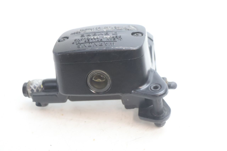 photo de POMPA FRENO POSTERIORE PIAGGIO MP3 HPE 530 (2022 - 2026) - Altra angolazione