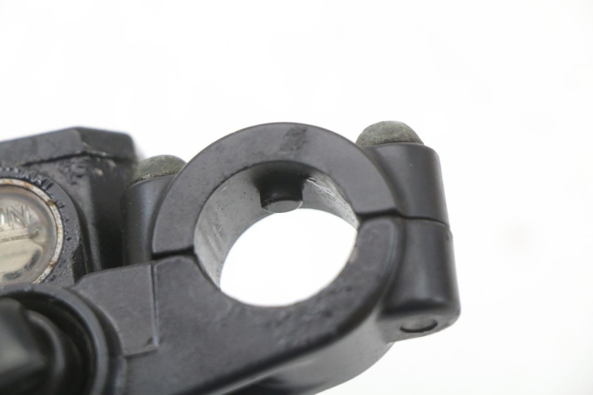 photo de MASTERCYLINDER FRENO POSTERIORE PIAGGIO MP3 500 (2011 - 2015) - Dettagli dei punti di fissaggio