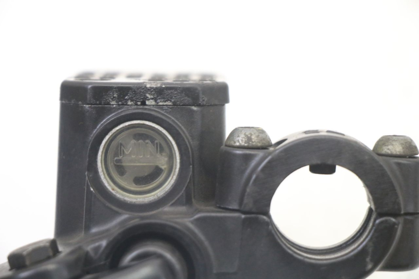 photo de MASTERCYLINDER FRENO POSTERIORE PIAGGIO MP3 500 (2011 - 2015) - Primo piano tecnico