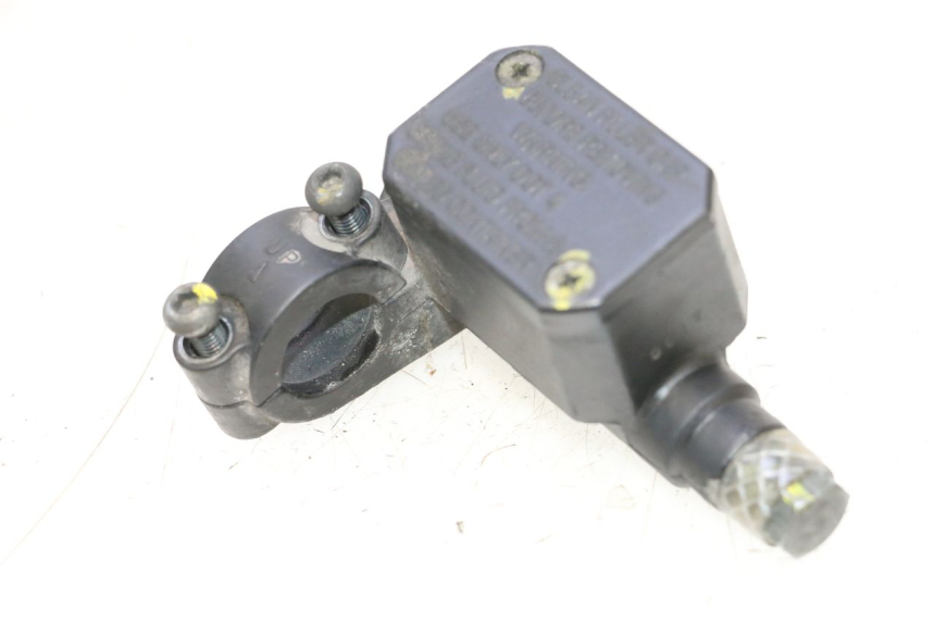 photo de MASTERCYLINDER FRENO POSTERIORE PIAGGIO MP3 RL 250 (2006 - 2010) - Primo piano tecnico