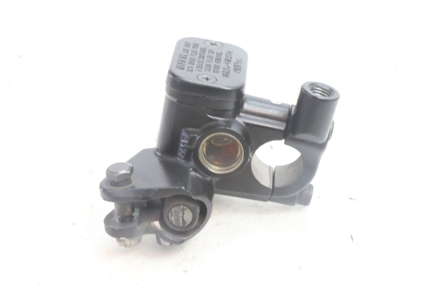 photo de POMPA FRENO POSTERIORE YAMAHA N-MAX NMAX 125 (2021 - 2024) - Primo piano tecnico