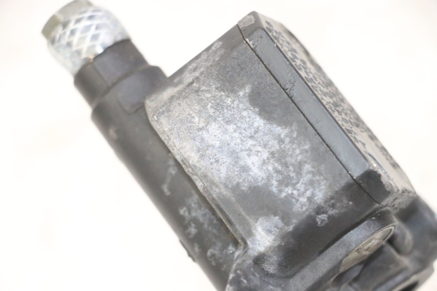 photo de CILINDRO PRINCIPALE FRENO POSTERIORE GILERA NEXUS 125 (2009 - 2013) - Zoom sullo stato d'uso