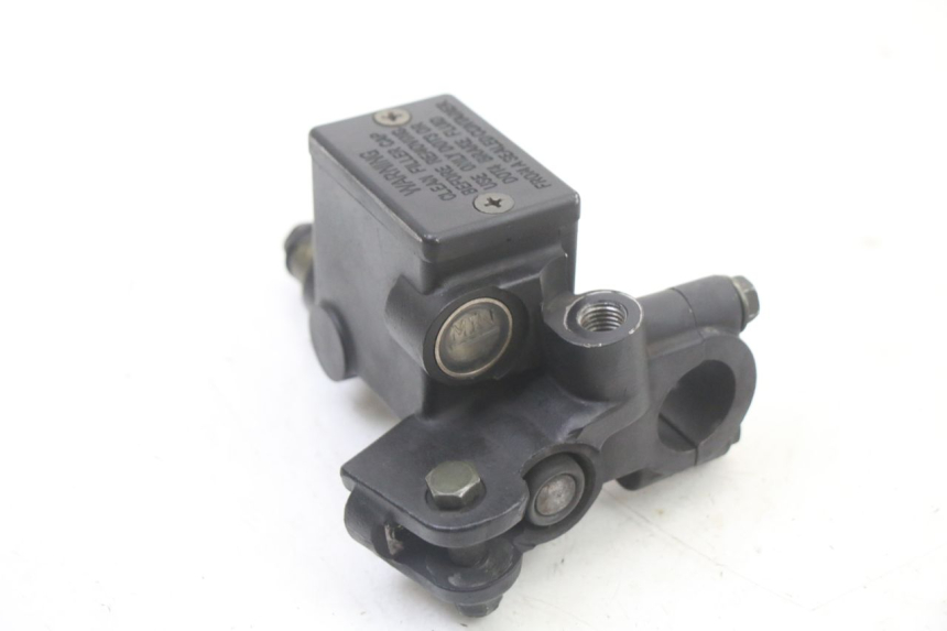 photo de MASTERCYLINDER FRENO POSTERIORE PEUGEOT CITYSTAR 125 (2011 - 2017) - Altra angolazione
