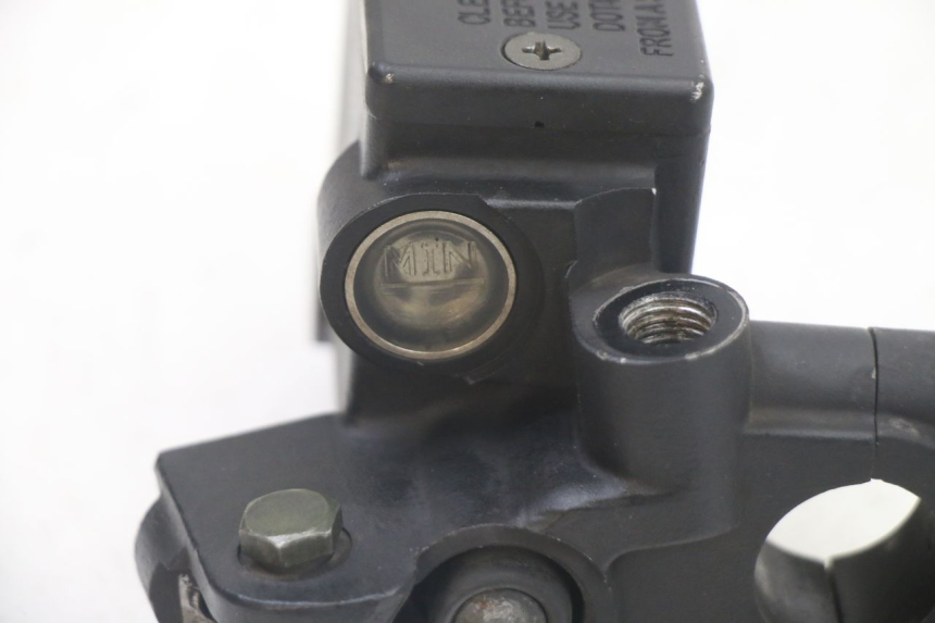 photo de MASTERCYLINDER FRENO POSTERIORE PEUGEOT CITYSTAR 125 (2011 - 2017) - Primo piano tecnico