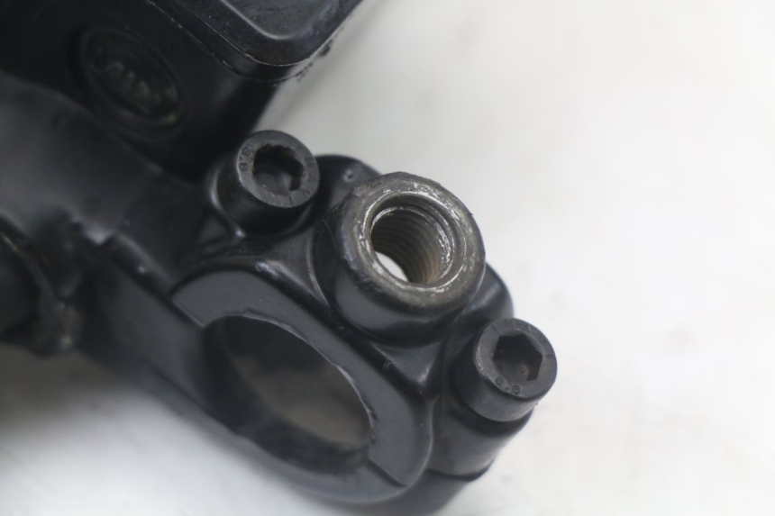 photo de CILINDRO PRINCIPALE FRENO POSTERIORE PIAGGIO BEVERLY 125 (1998 - 2005) - Altra angolazione