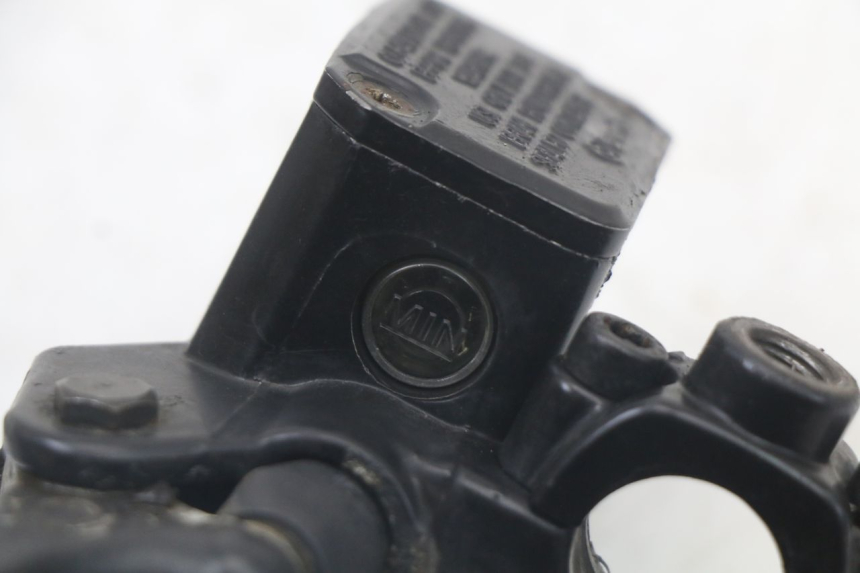 photo de CILINDRO PRINCIPALE FRENO POSTERIORE PIAGGIO BEVERLY 125 (1998 - 2005) - Vista d'insieme del prodotto