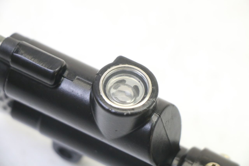 photo de MASTERCYLINDER FRENO POSTERIORE APOLLO RFZ 125 - Primo piano tecnico