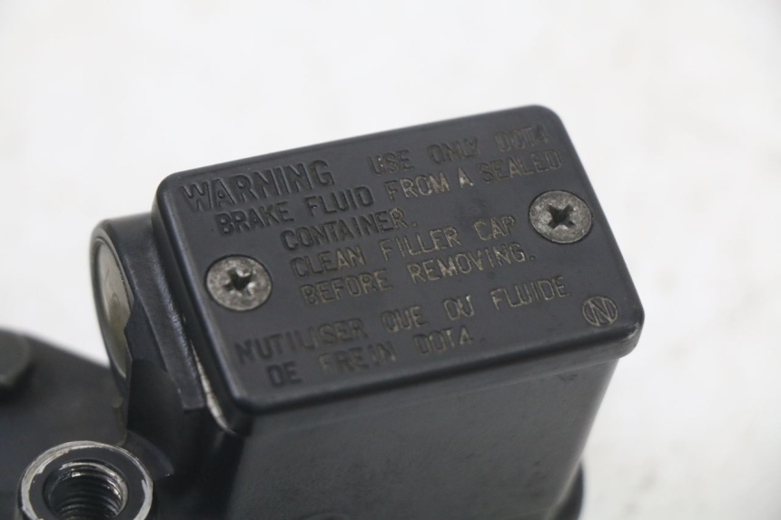 photo de MASTERCYLINDER FRENO POSTERIORE PEUGEOT SATELIS 125 (2010 - 2012) - Primo piano tecnico