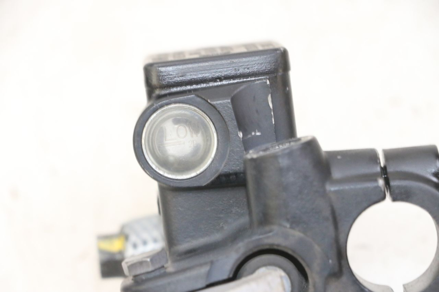photo de CILINDRO PRINCIPALE FRENO POSTERIORE PEUGEOT SATELIS 125 (2013 - 2018) - Altra angolazione