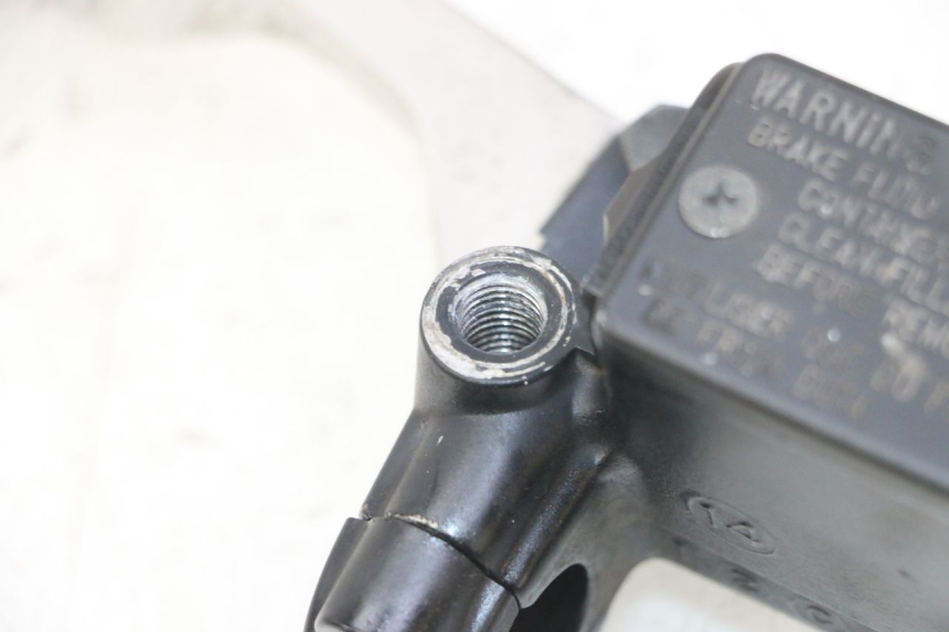 photo de CILINDRO PRINCIPALE FRENO POSTERIORE PEUGEOT SATELIS 125 (2013 - 2018) - Dettagli dei punti di fissaggio