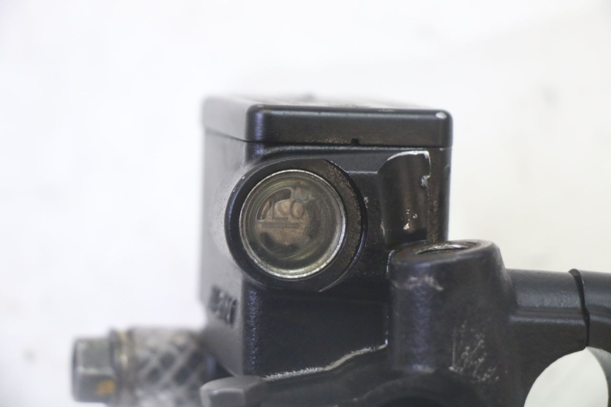 photo de CILINDRO PRINCIPALE FRENO POSTERIORE PEUGEOT SATELIS 125 (2013 - 2018) - Primo piano tecnico