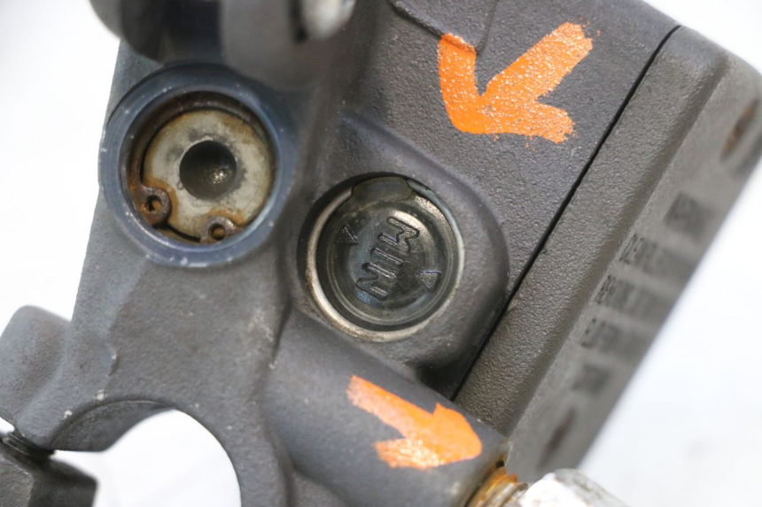 photo de MASTERCYLINDER FRENO POSTERIORE PEUGEOT SATELIS 125 (2006 - 2009) - Altra angolazione