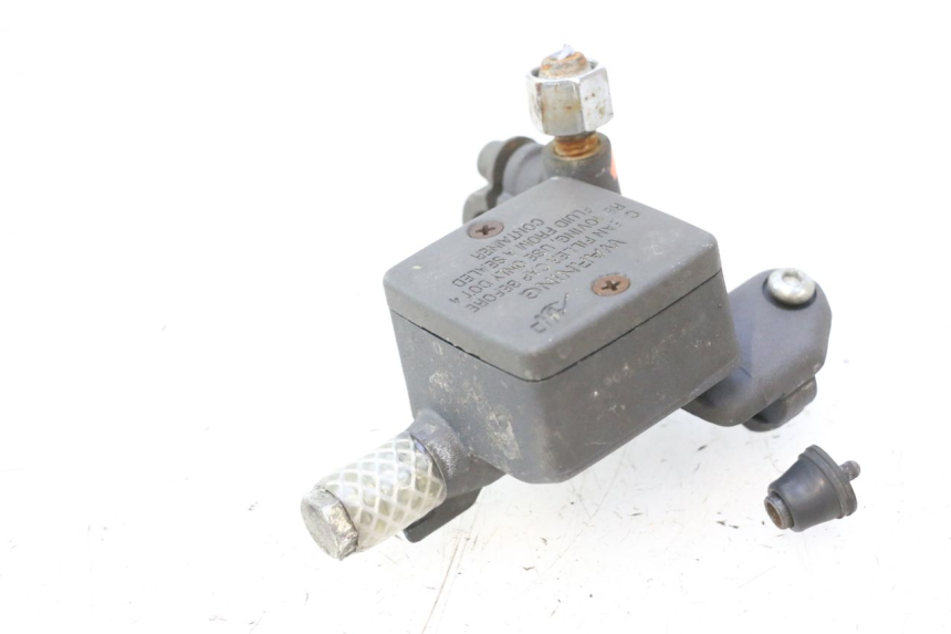 photo de MASTERCYLINDER FRENO POSTERIORE PEUGEOT SATELIS 125 (2006 - 2009) - Dettagli dei punti di fissaggio