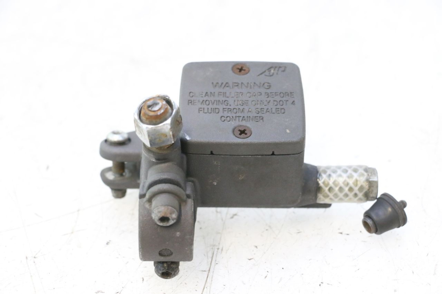 photo de MASTERCYLINDER FRENO POSTERIORE PEUGEOT SATELIS 125 (2006 - 2009) - Marcature e riferimenti originali