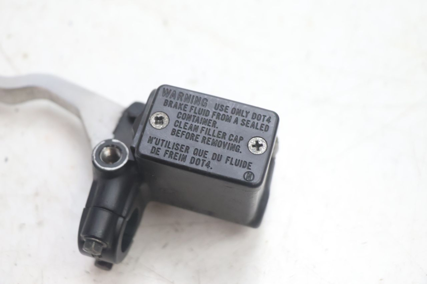 photo de CILINDRO PRINCIPALE FRENO POSTERIORE PEUGEOT SATELIS 125 (2013 - 2018) - Zoom sullo stato d'uso