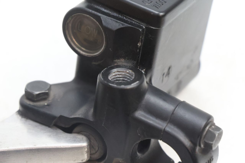 photo de MASTERCYLINDER FRENO POSTERIORE PEUGEOT SATELIS 125 (2006 - 2009) - Altra angolazione
