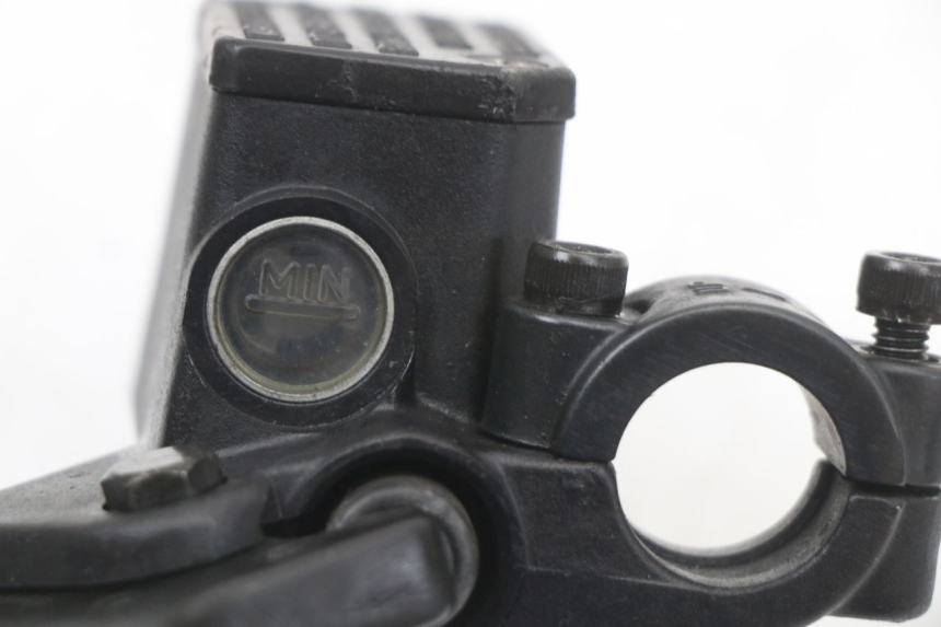 photo de CILINDRO PRINCIPALE FRENO POSTERIORE APRILIA SR CARB LC 2T 50 (2004 - 2012) - Altra angolazione