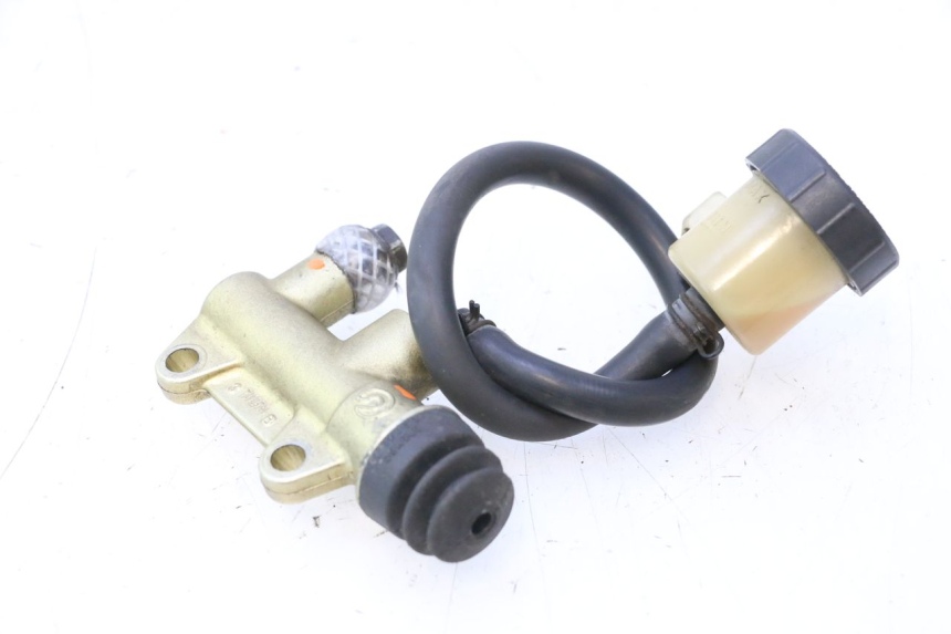 photo de POMPA FRENO POSTERIORE DUCATI SS IE DS CARENEE 1000 (2002 - 2006) - Primo piano tecnico