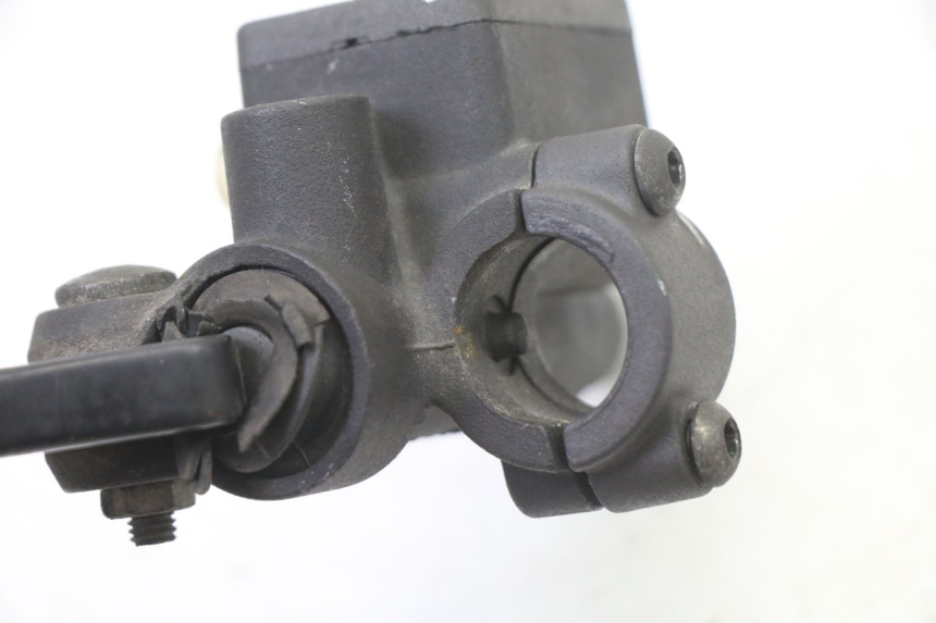 photo de POMPA FRENO POSTERIORE PIAGGIO SUPER LX 125 (2000 - 2003) - Dettagli dei punti di fissaggio