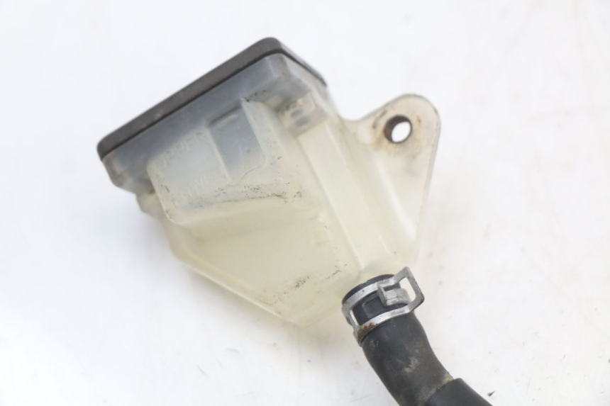 photo de POMPA FRENO POSTERIORE SUZUKI GS F 500 (2004 - 2007) - Primo piano tecnico