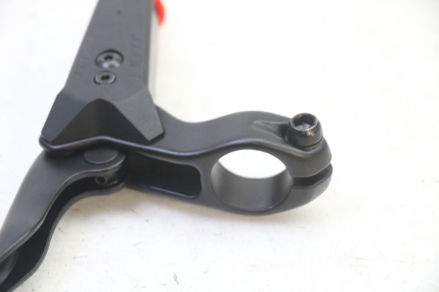 photo de MASTRO CILINDRO FRENO POSTERIORE DUALTRON VICTOR LIMITED 1 - Primo piano tecnico