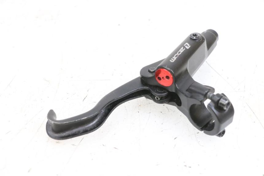 photo de MASTRO CILINDRO FRENO POSTERIORE DUALTRON VICTOR LIMITED 1 - Dettagli dei punti di fissaggio