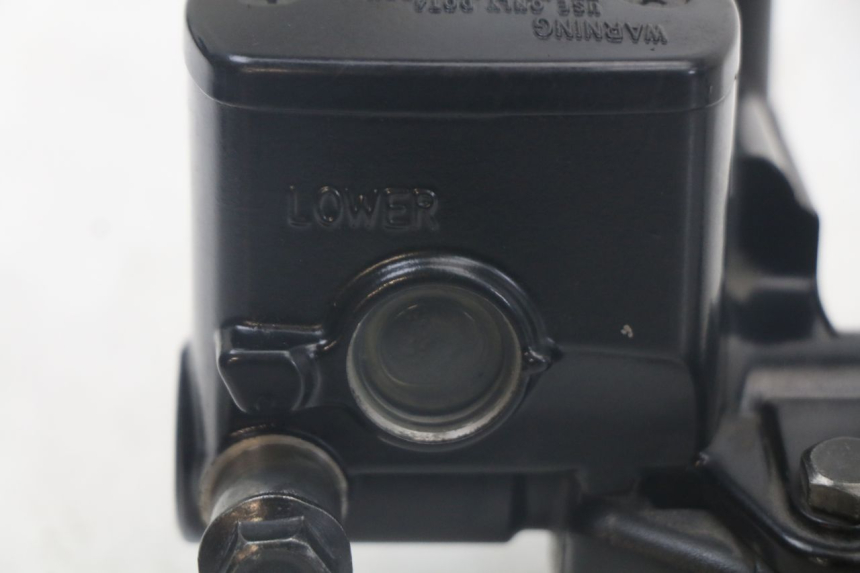 photo de MASTERCYLINDER FRENO POSTERIORE YAMAHA XMAX X-MAX ABS 125 (2017 - 2020) - Dettagli dei punti di fissaggio