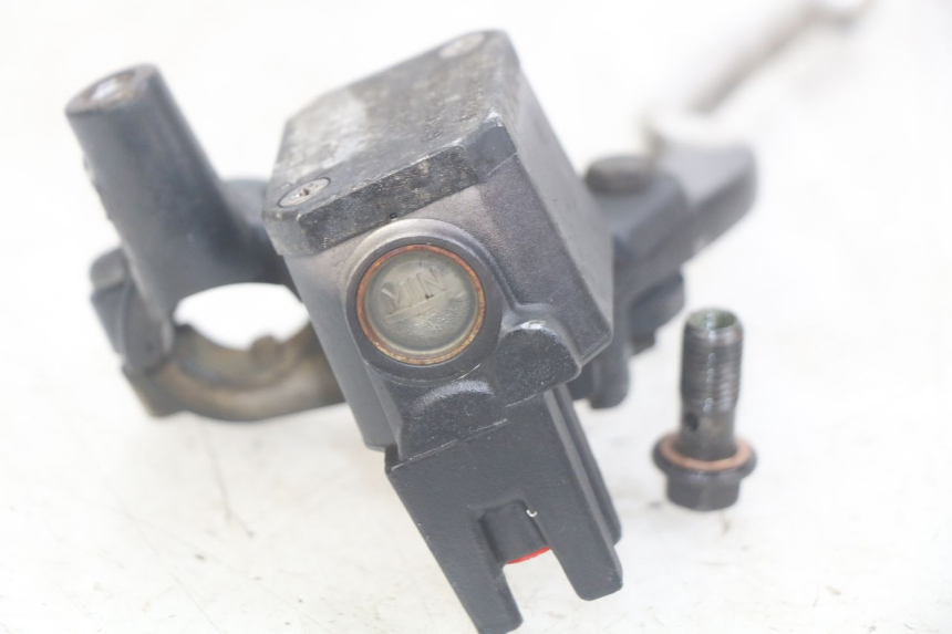 photo de MASTERCYLINDER FRENO POSTERIORE YAMAHA XMAX X-MAX 125 (2006 - 2009) - Altra angolazione