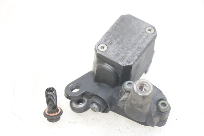 photo de MASTERCYLINDER FRENO POSTERIORE YAMAHA X-MAX XMAX 250 (2006 - 2009) - Primo piano tecnico