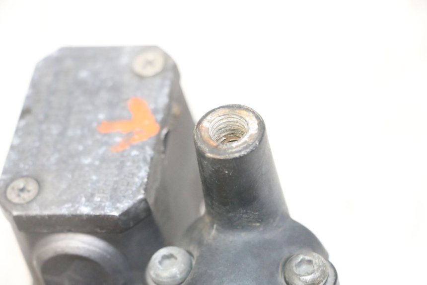 photo de MASTERCYLINDER FRENO POSTERIORE YAMAHA XMAX X-MAX 125 (2006 - 2009) - Altra angolazione