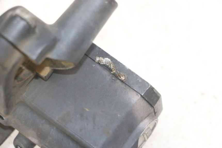photo de MASTERCYLINDER FRENO POSTERIORE YAMAHA XMAX X-MAX 125 (2006 - 2009) - Dettagli dei punti di fissaggio
