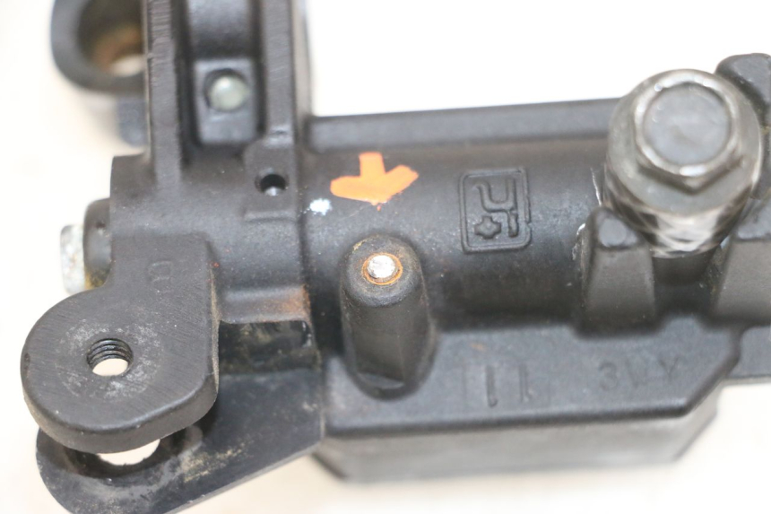 photo de MASTERCYLINDER FRENO POSTERIORE YAMAHA XMAX X-MAX 125 (2006 - 2009) - Primo piano tecnico