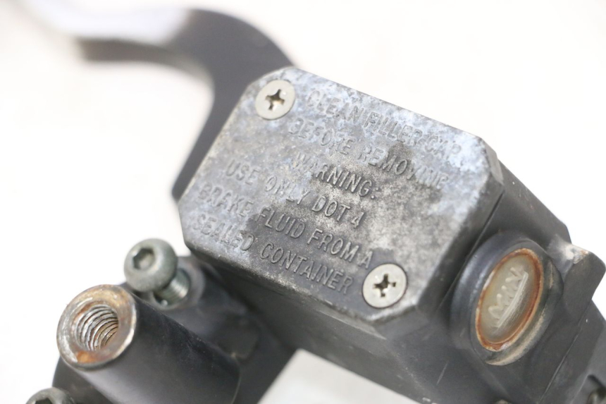 photo de MASTERCYLINDER FRENO POSTERIORE YAMAHA XMAX X-MAX 125 (2006 - 2009) - Zoom sui componenti