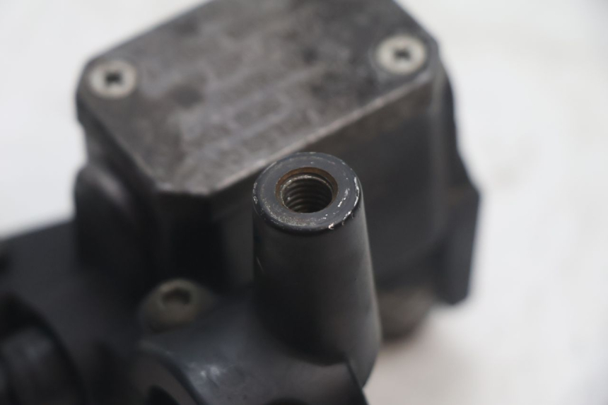photo de MASTERCYLINDER FRENO POSTERIORE YAMAHA XMAX X-MAX 125 (2006 - 2009) - Altra angolazione