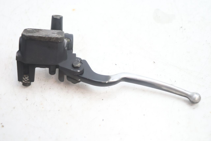 photo de MASTERCYLINDER FRENO POSTERIORE YAMAHA XMAX X-MAX 125 (2006 - 2009) - Primo piano tecnico