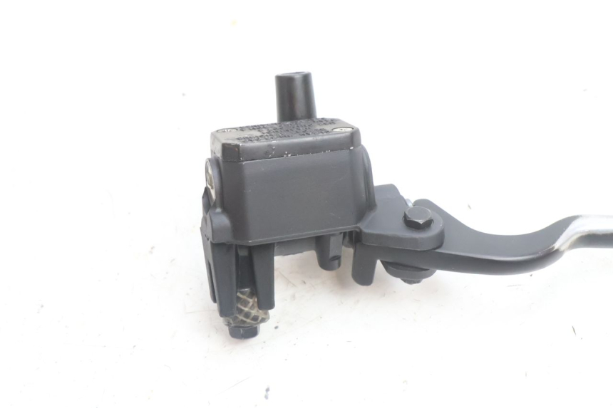 photo de MASTERCYLINDER FRENO POSTERIORE YAMAHA X-MAX XMAX 125 (2010 - 2013) - Dettagli dei punti di fissaggio