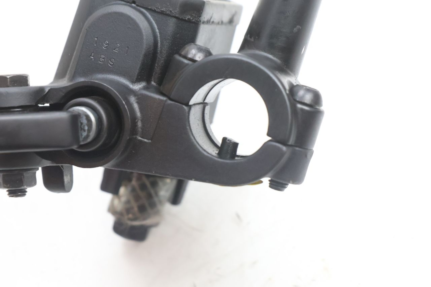 photo de MASTERCYLINDER FRENO POSTERIORE YAMAHA X-MAX XMAX 125 (2010 - 2013) - Marcature e riferimenti originali