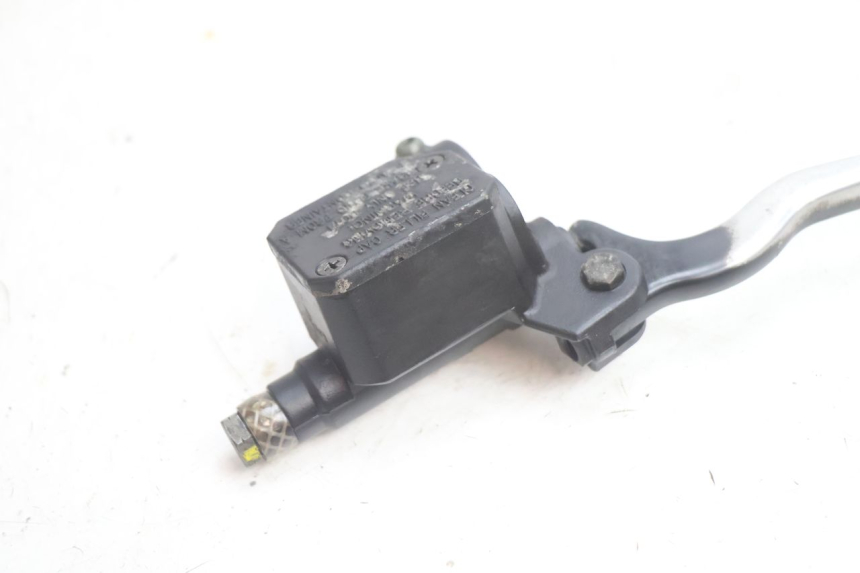 photo de MASTERCYLINDER FRENO POSTERIORE PIAGGIO X9 EVOLUTION 125 (2003 - 2007) - Dettagli dei punti di fissaggio