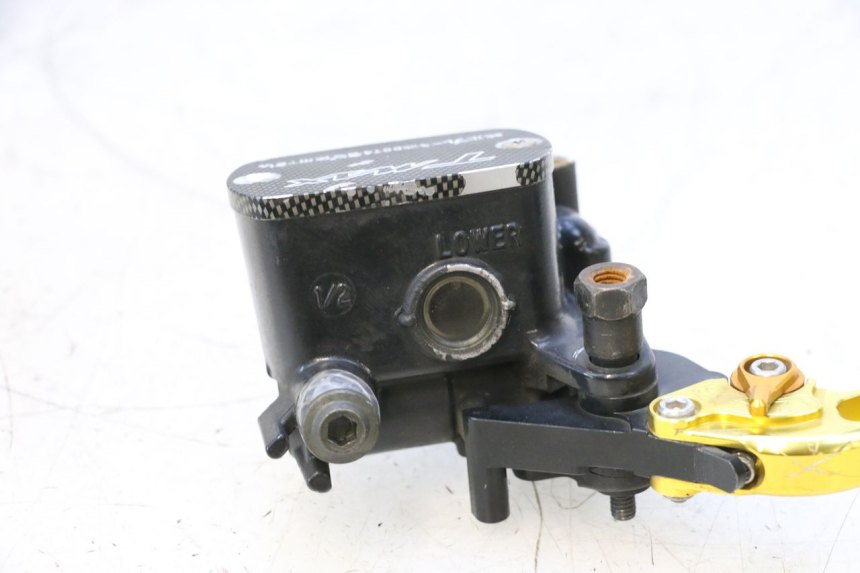 photo de POMPA FRENO POSTERIORE YAMAHA XP T-MAX ABS 500 (2005 - 2005) - Stato della superficie e materiale