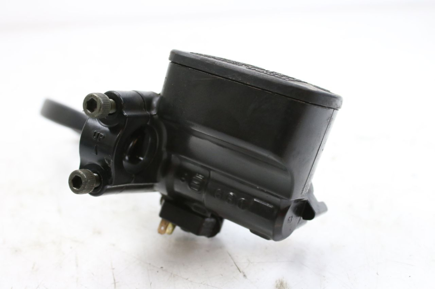 photo de MASTERCYLINDER FRENO POSTERIORE YAMAHA XP T-MAX TMAX ABS 500 (2004 - 2007) - Primo piano tecnico